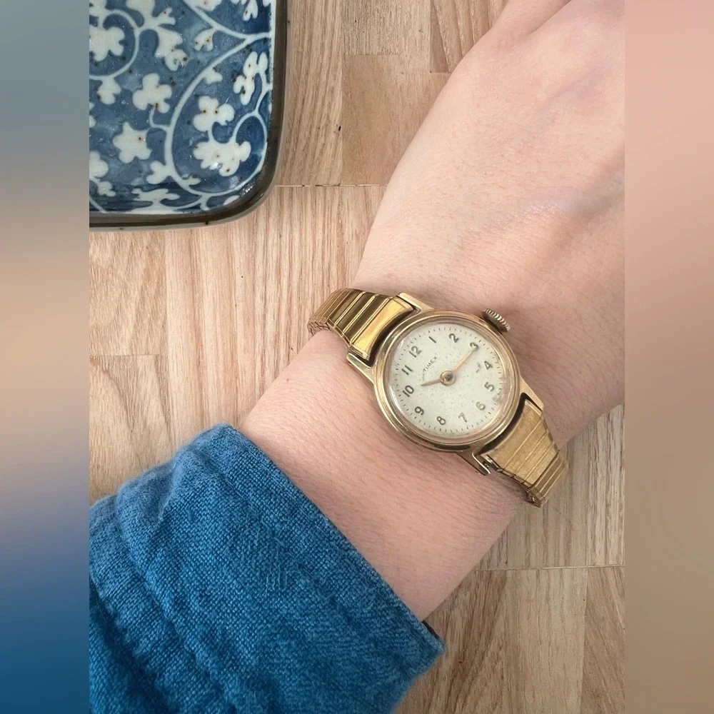 Vintage Timex ladies round gold tone mechanical winding watch